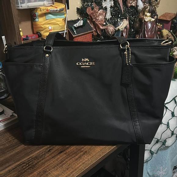 Coach - Picture 2 of 7